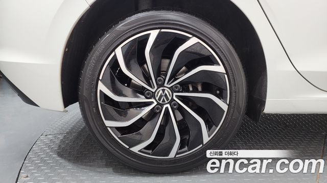 Volkswagen Golf 8-го поколения 2.0 TDI Prestige - фото 4