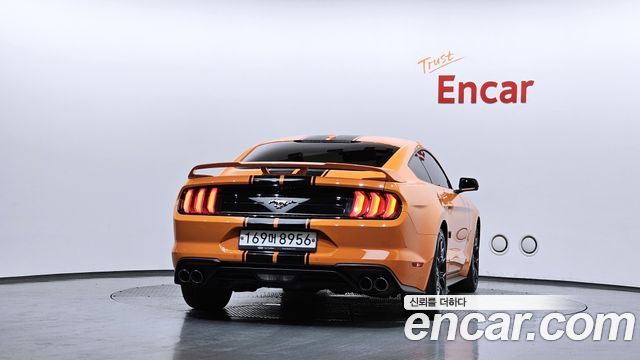 Ford Mustang Coupe - фото 3