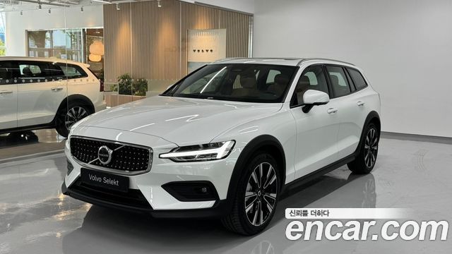 Volvo V60 2-го поколения B5 Ultra AWD - фото 0