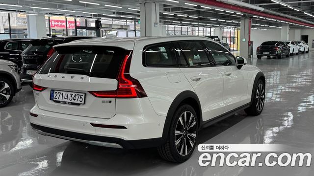 Volvo V60 2-го поколения B5 Ultra AWD - фото 1