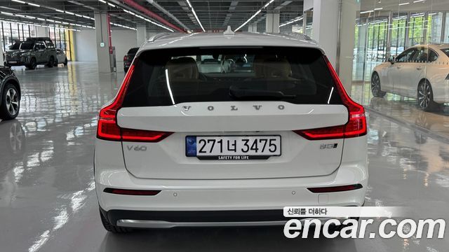 Volvo V60 2-го поколения B5 Ultra AWD - фото 3