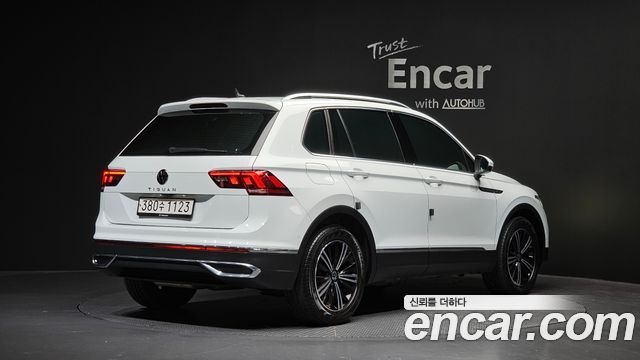 Volkswagen Tiguan 2-го поколения 2.0 TDI Premium - фото 1