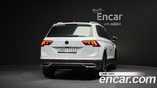 Volkswagen Tiguan 2-го поколения 2.0 TDI Premium - фото 3