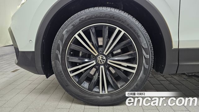 Volkswagen Tiguan 2-го поколения 2.0 TDI Premium - фото 4