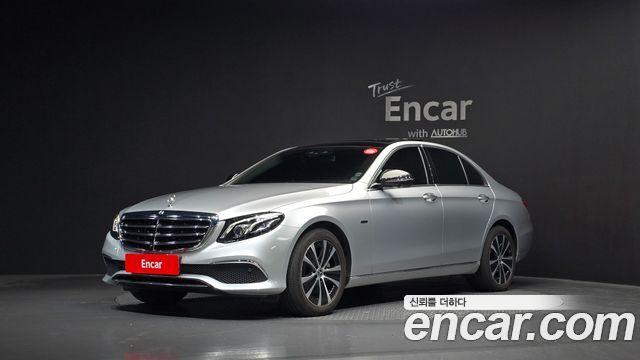 Mercedes-Benz E-Class W213 E300e Exclusive - фото 0