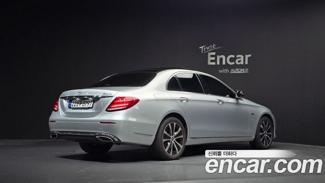 Mercedes-Benz E-Class W213 E300e Exclusive - фото 1