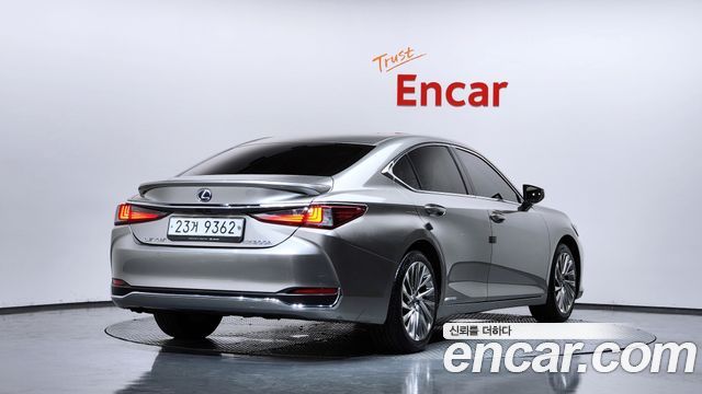 Lexus ES 7-го поколения Executive - фото 1