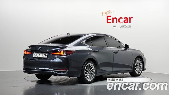 Lexus ES 7-го поколения Executive - фото 1