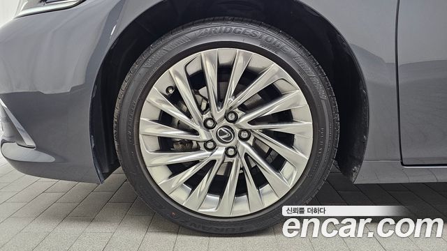 Lexus ES 7-го поколения Executive - фото 4