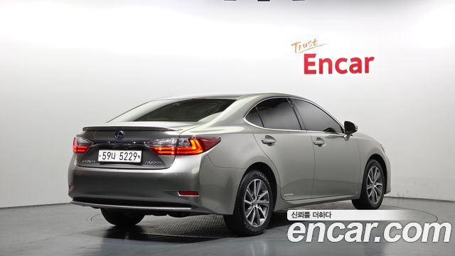 Lexus ES Supreme XV60 - фото 1