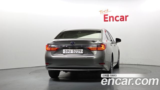 Lexus ES Supreme XV60 - фото 3