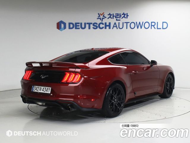 Ford Mustang Coupe - фото 1