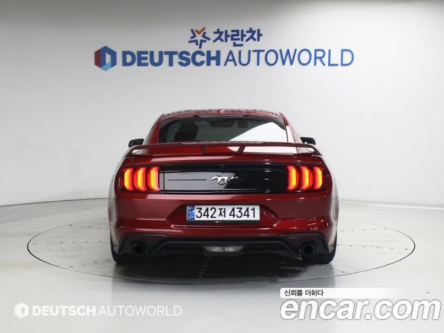 Ford Mustang Coupe - фото 3