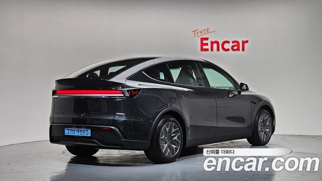 Tesla Model Y L Long Range AWD - фото 1