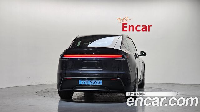 Tesla Model Y L Long Range AWD - фото 3