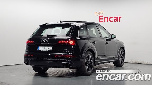 Audi Q7 55 TFSI Quattro Premium - фото 1