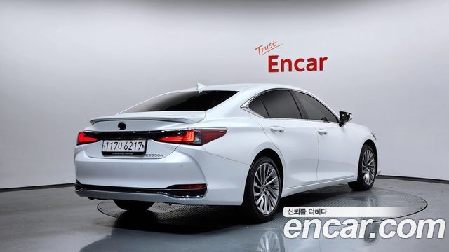 Lexus ES 7-го поколения Executive - фото 1