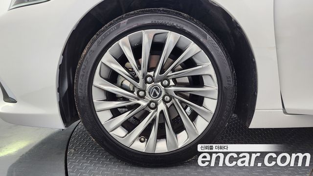 Lexus ES 7-го поколения Executive - фото 4
