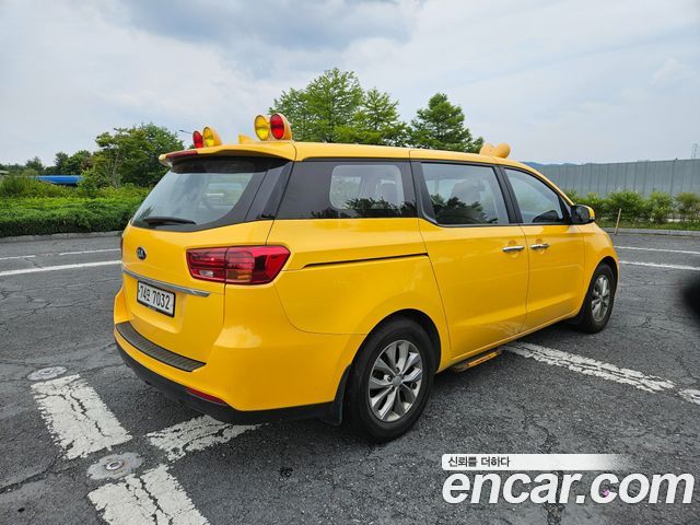 Kia Carnival Новый 11-Seater School bus - фото 1