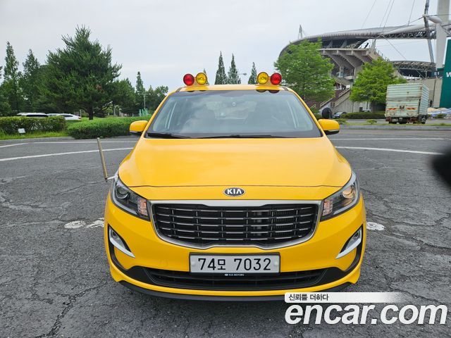 Kia Carnival Новый 11-Seater School bus - фото 2