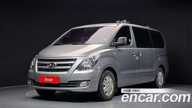 Hyundai Starex 12-Seater Wagon Smart - фото 0