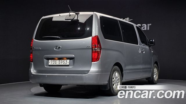 Hyundai Starex 12-Seater Wagon Smart - фото 1