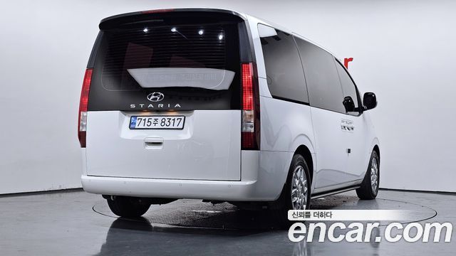 Hyundai Staria Tourer 11-Seater Modern - фото 1