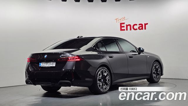 BMW 5-Series G60 530i xDrive M Sport Pro Special Edition - фото 1