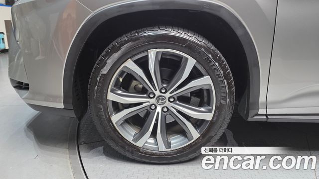 Lexus RX 4-го поколения Executive - фото 4