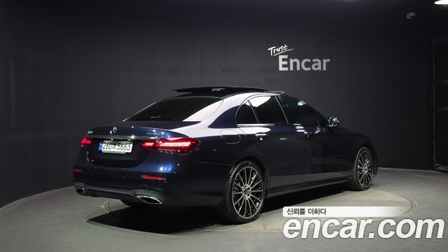 Mercedes-Benz E-Class W213 E350 4MATIC AMG Line - фото 0