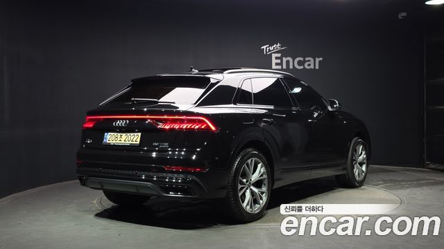 Audi Q8 55 TFSI Quattro Premium - фото 0