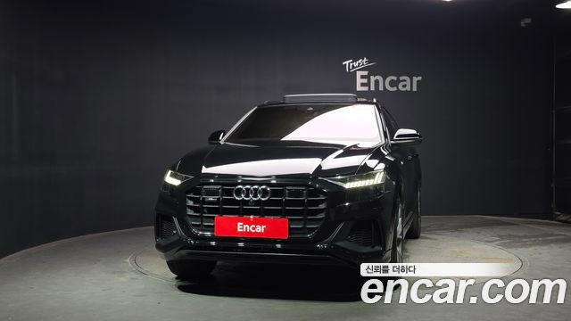 Audi Q8 55 TFSI Quattro Premium - фото 1