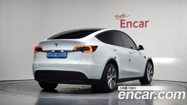 Tesla Model Y Long Range AWD - фото 1