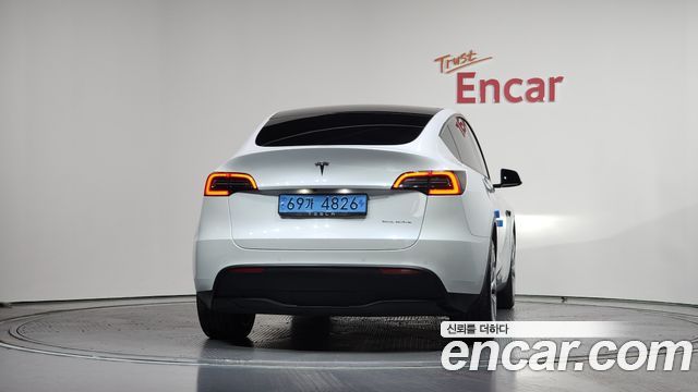 Tesla Model Y Long Range AWD - фото 3