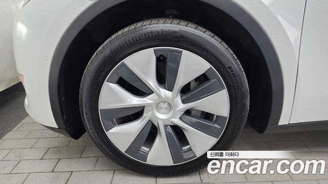 Tesla Model Y Long Range AWD - фото 4