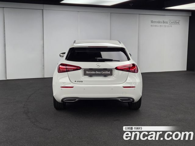 Mercedes-Benz A-Class W177 A220 Hatchback - фото 3