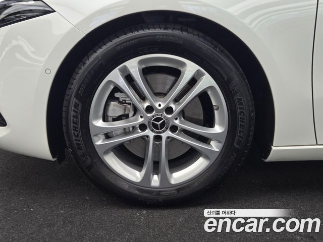 Mercedes-Benz A-Class W177 A220 Hatchback - фото 4