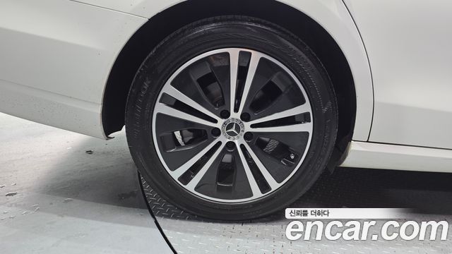Mercedes-Benz E-Class W213 E300 Avantgarde - фото 3