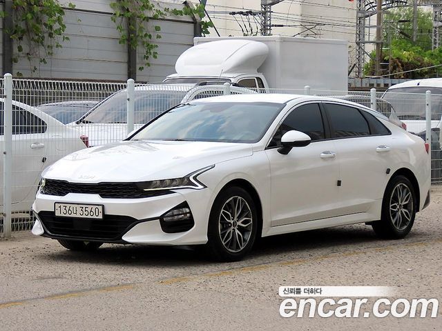 Kia K5 3-го поколения 2.0 Trendy - фото 1