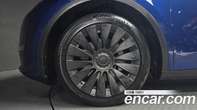Tesla Model Y Long Range AWD - фото 3