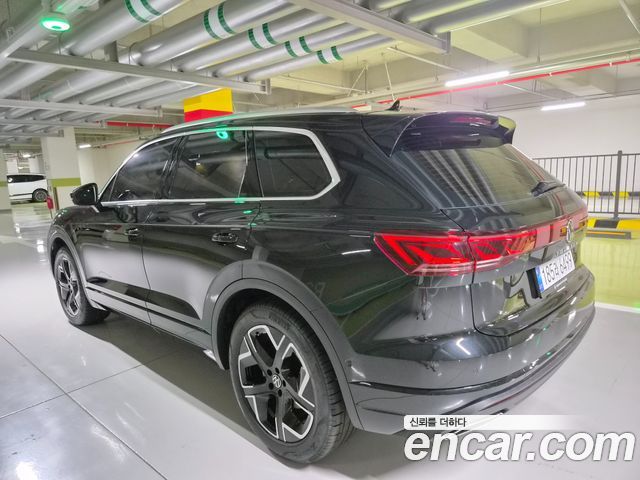 Volkswagen Touareg 3-го поколения 3.0 TDI Prestige - фото 1