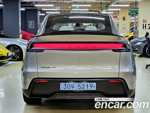 Tesla Model Y L Long Range AWD - фото 3