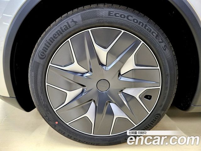 Tesla Model Y L Long Range AWD - фото 4