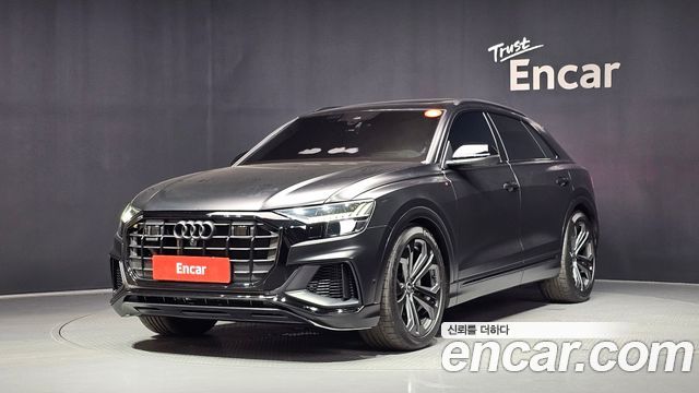 Audi Q8 55 TFSI Quattro Premium - фото 0