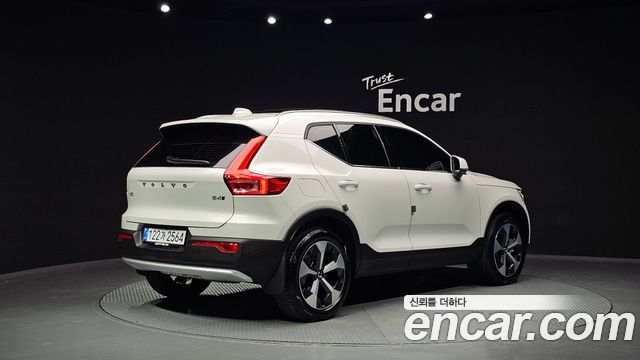 Volvo XC40 B4 Ultra Bright - фото 1