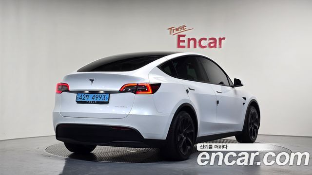Tesla Model Y Standard Range RWD - фото 1