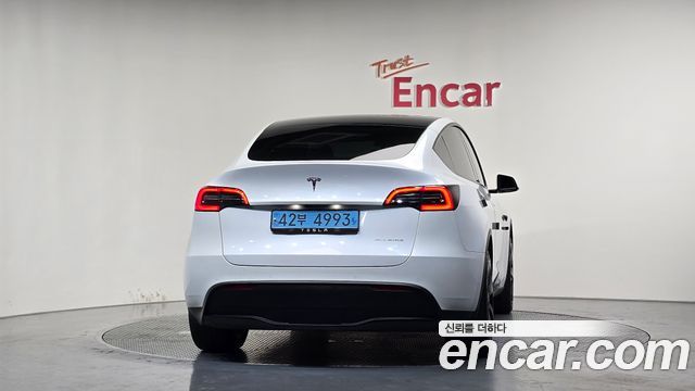 Tesla Model Y Standard Range RWD - фото 3