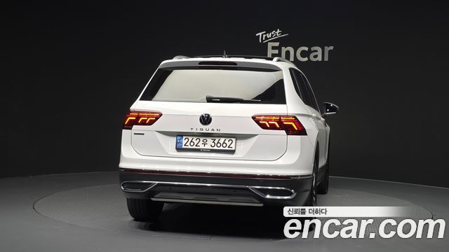 Volkswagen Tiguan 2.0 TSI Prestige - фото 3