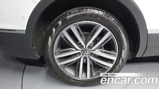 Volkswagen Tiguan 2.0 TSI Prestige - фото 4