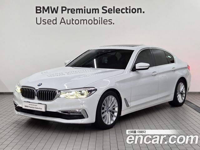 BMW 5-Series G30 530i Luxury Plus - фото 0